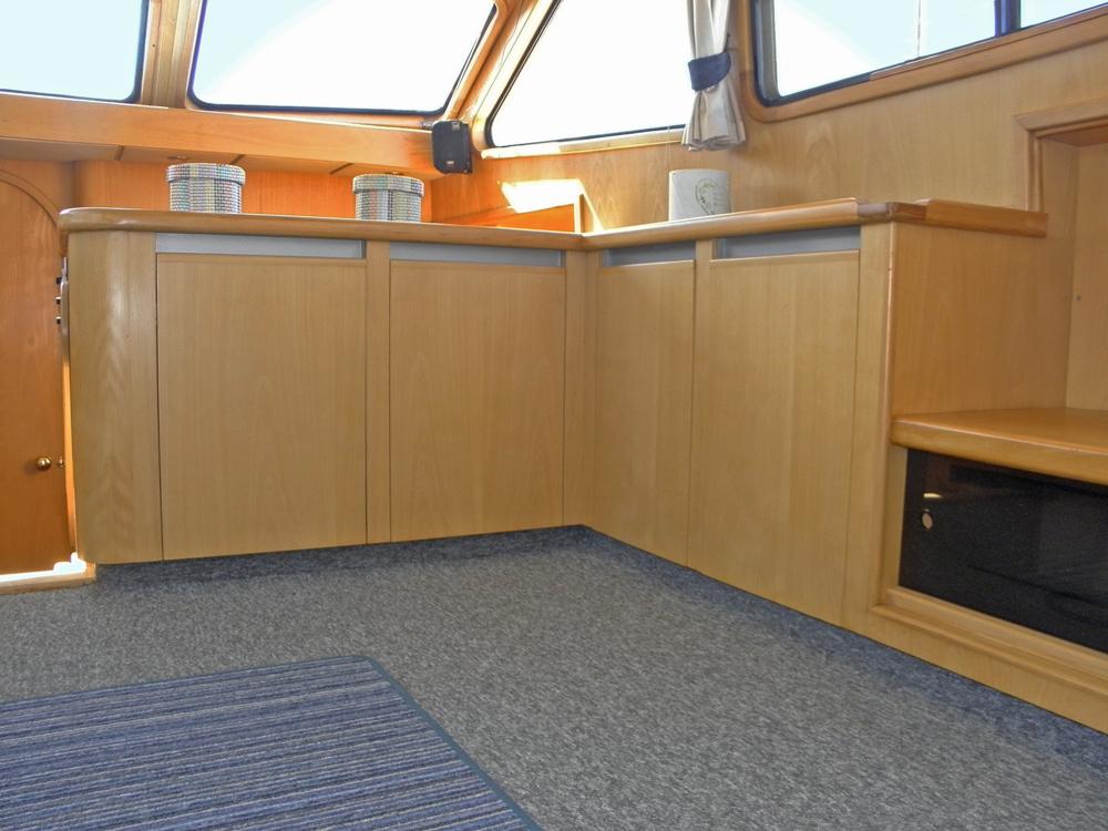 Saloon, Accommodation